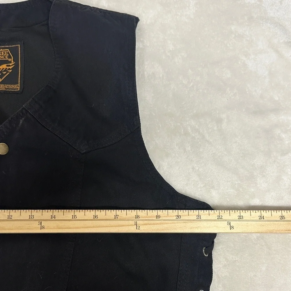 Men's Black Vest with Gun Pocket